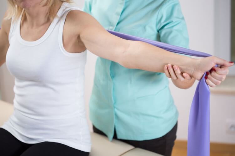 Physical Rehabilitation Exercises to Help with Shoulder Injuries